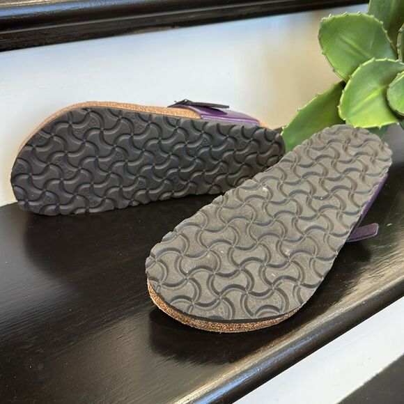 BIRKENSTOCK Women's Gizeh Birko-Flor patent purple leather Sandals 39 like new - Picture 9 of 9